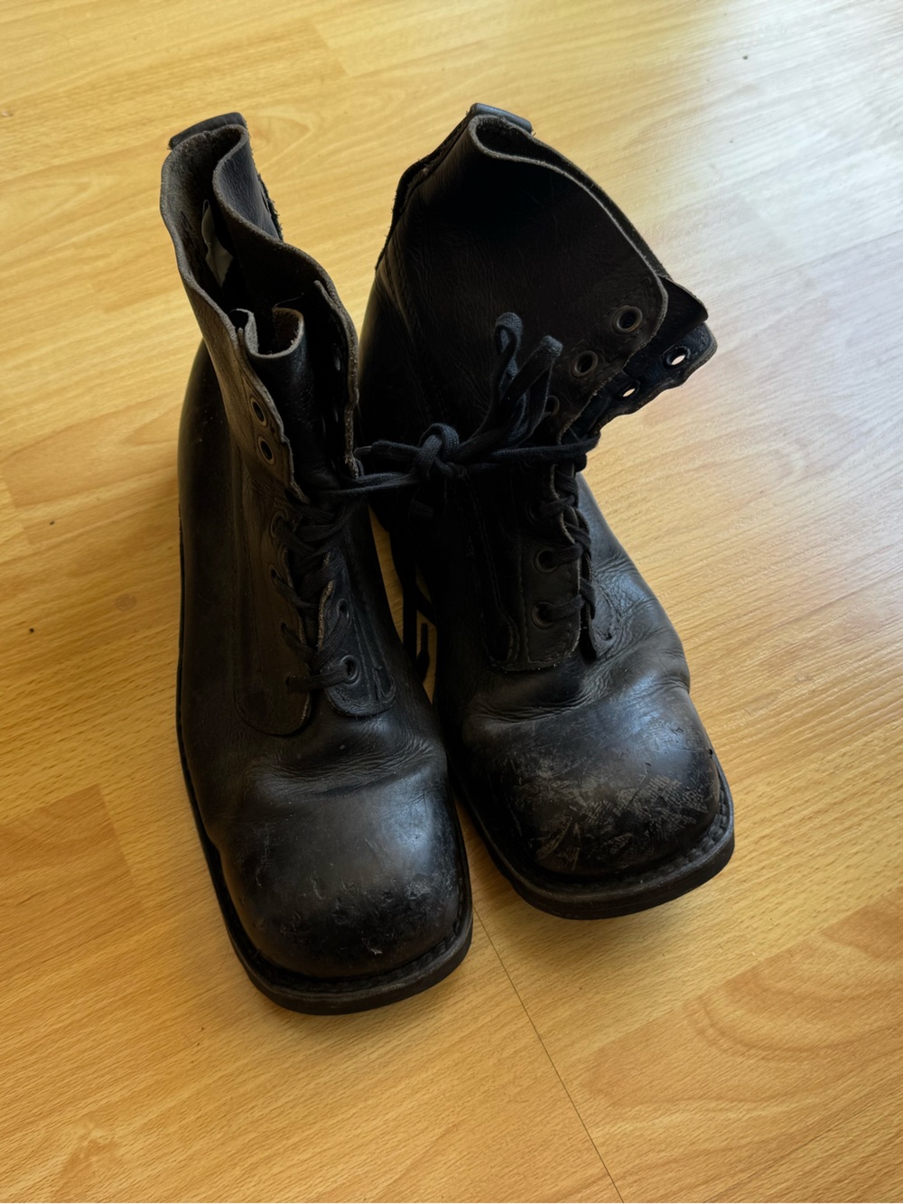 Vintage Tretorn black leather lace-up boots - Picture 3 of 6